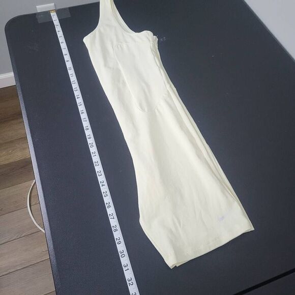 Nike Womens Icon Clash Romper Size Small One Piece Leotard Yellow Sleeveless - Picture 7 of 7